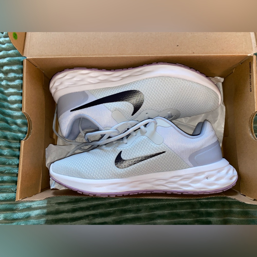Nike Revolution